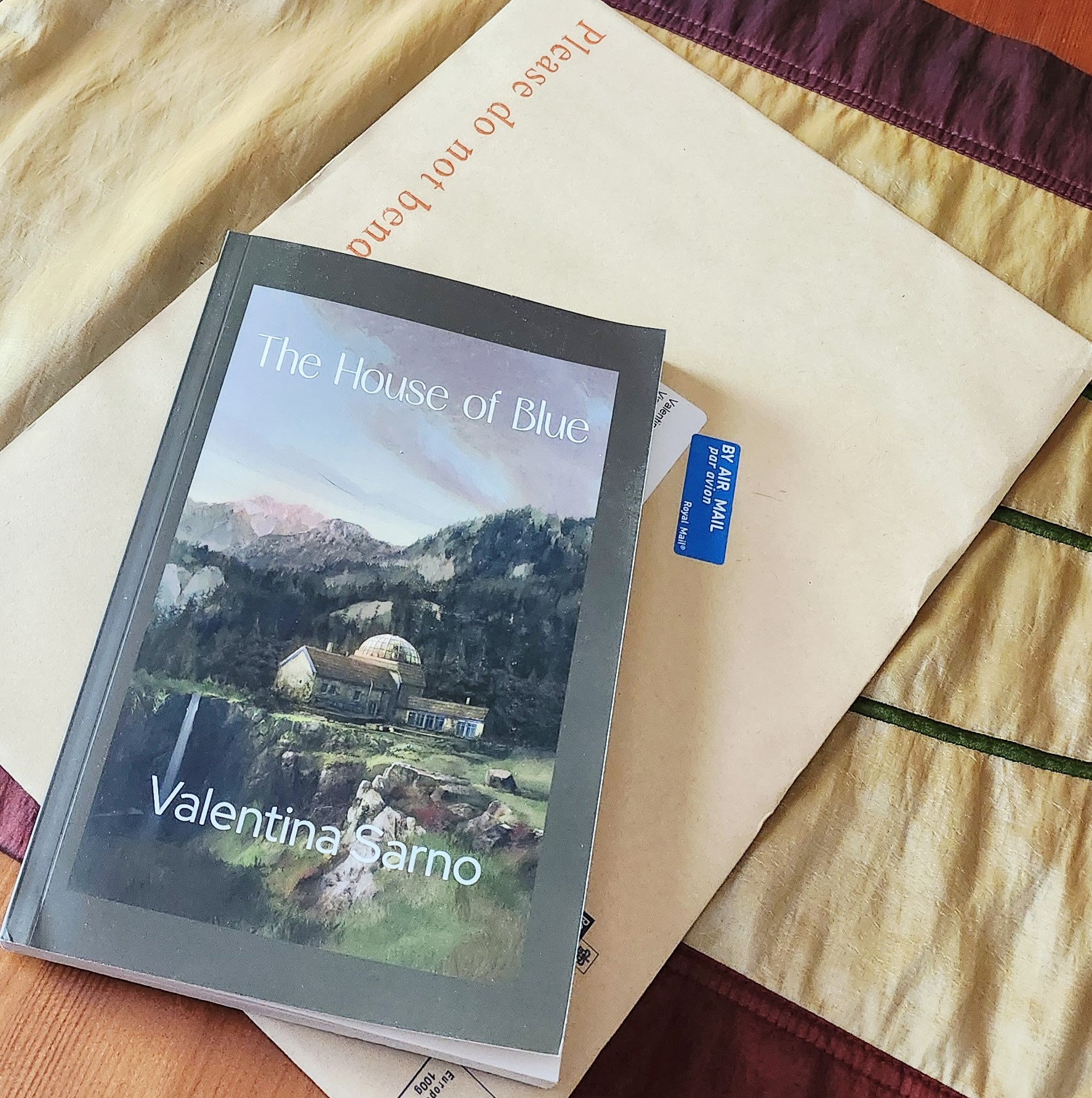 The House of Blue, il libro appena arrivato per posta
