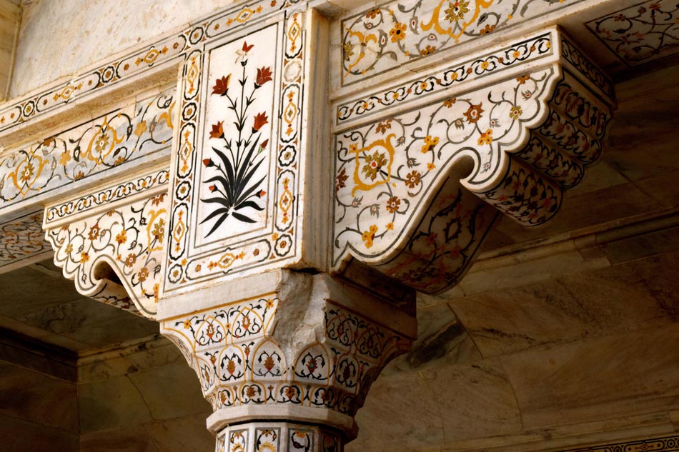 Dettaglio fiore intarsiato nel marmo del Taj Mahal